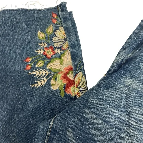 Blank NYC Floral Embroidered Blue Jeans Size 29 - Picture 9 of 13